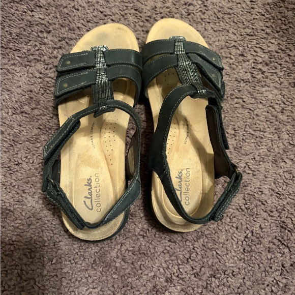 Clarks Black Sandals with shimmer size 8 GUC *Comfortable* adjustable straps - Picture 2 of 12